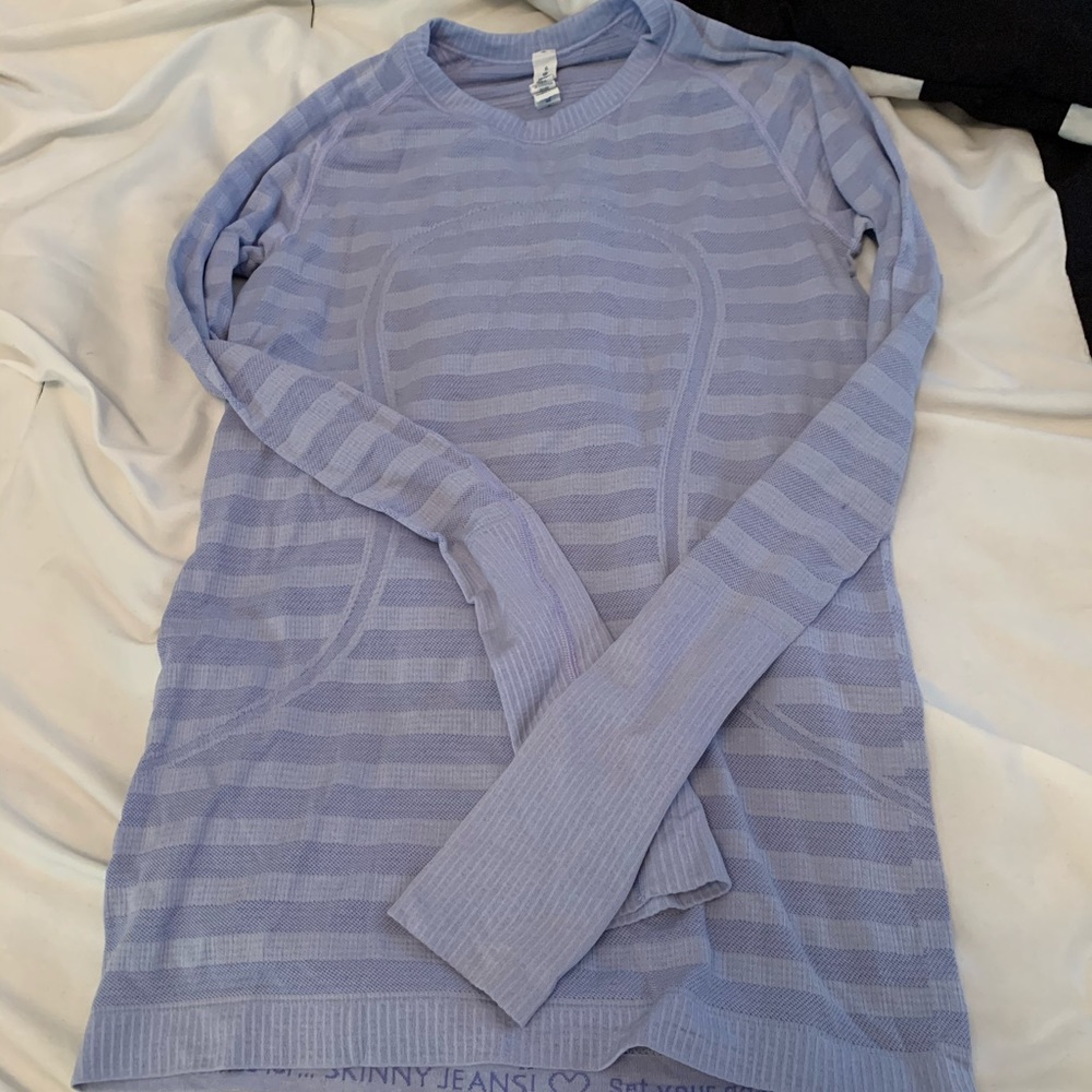 Gorgeous periwinkle lululemon swiftly long sleeve